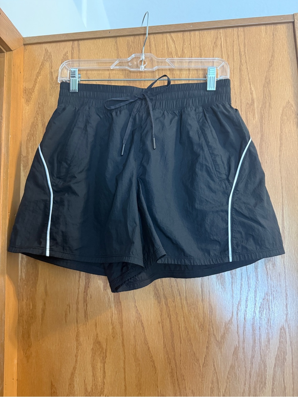 lululemon athletica Black License to Train Shorts with white piping size 4 - Picture 3 of 4